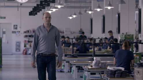Jelle Brandt Corstius bezoekt een smartphonehoesjesfabriek in China ©VPRO