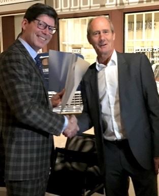 Edward Cox (Louwman ICT Services) en Arnold Zwart (Mansystems)