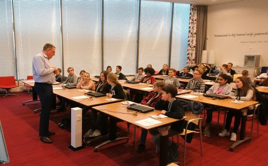 Basisschoolleerlingen krijgen introductie IT en programmeren op kantoor van Ctac