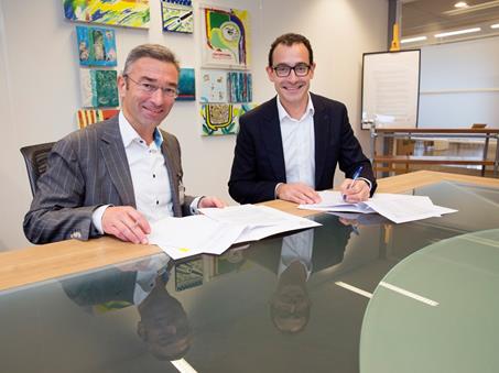 v.l.n.r. Wim Hodes (Stichting GERRIT) en Alex Goldblum (Eurofiber)