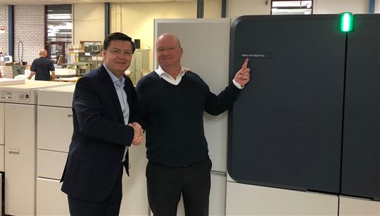Ed van Craaikamp van Enveloprint en Hubert Soviche van Xerox (l) samen voor de Xerox Baltoro HR Inkjetpers.