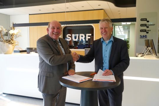 Ondertekening van de overeenkomst tussen SURFmarket en Sensus-methode